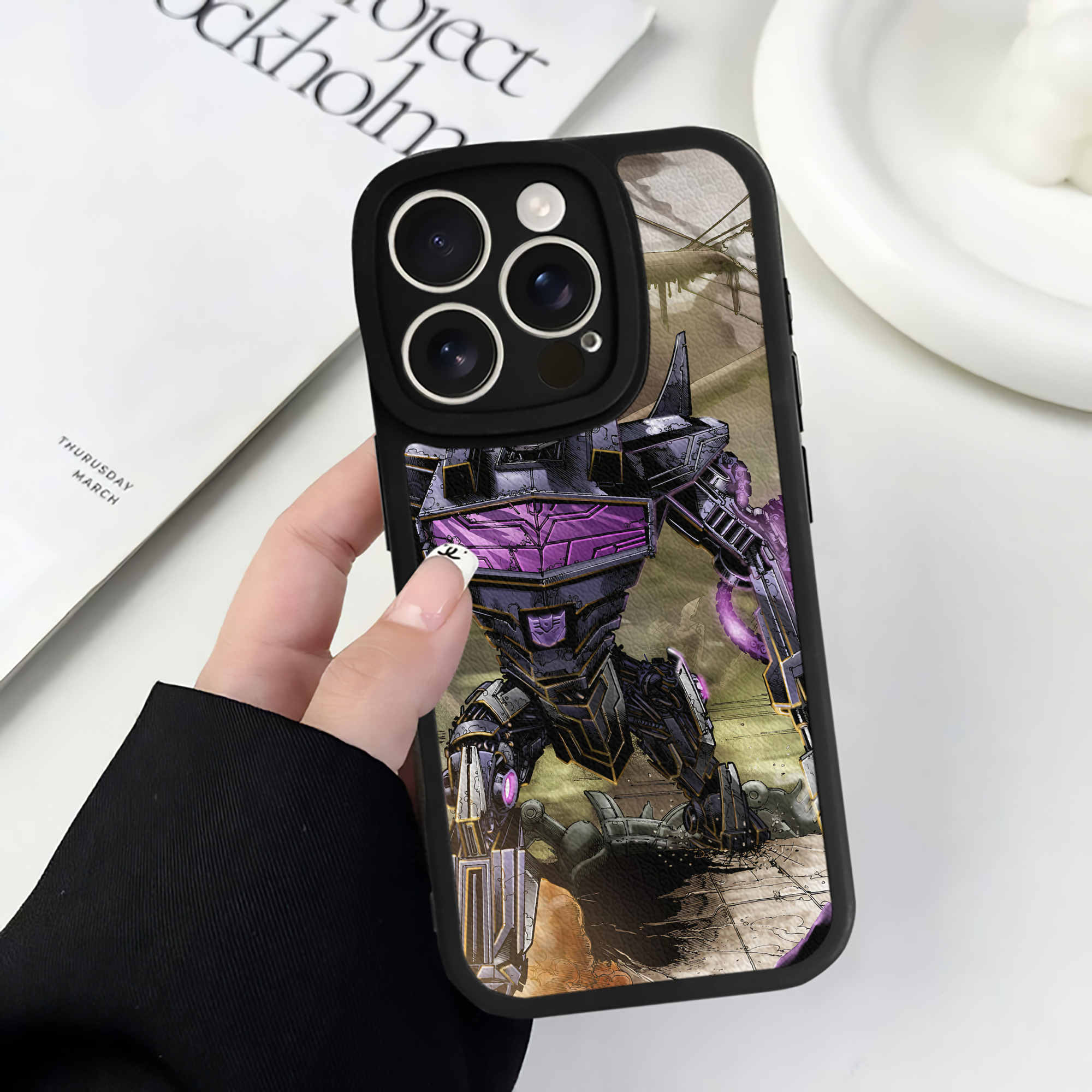 （画像用） Transformers トランスフォーマー 【iPhone 16シリーズ対応】シリコンスマホケース（レザー調） 材質：シリコン